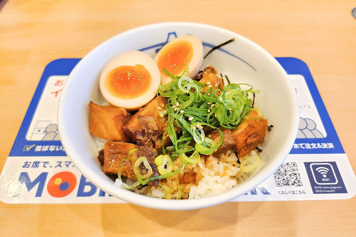 松屋に「魯肉飯」が登場！柔らかい豚角煮が美味しい