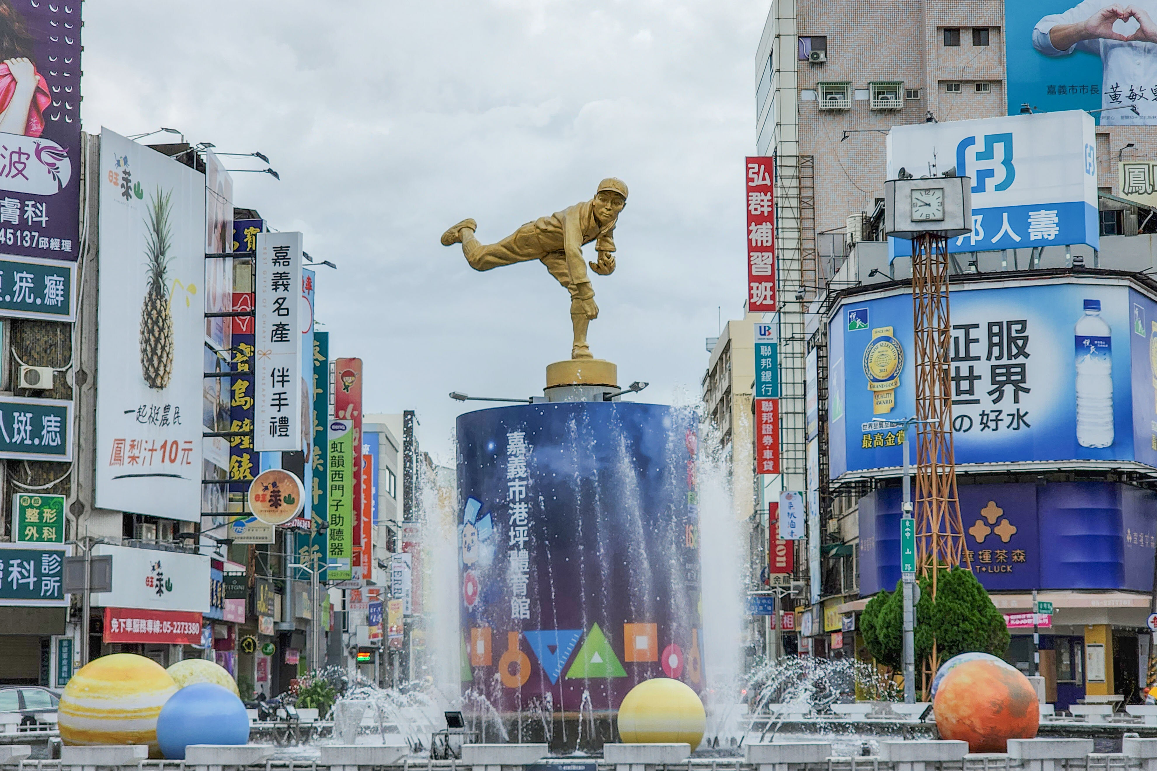 七彩噴水円環（中央噴水池）