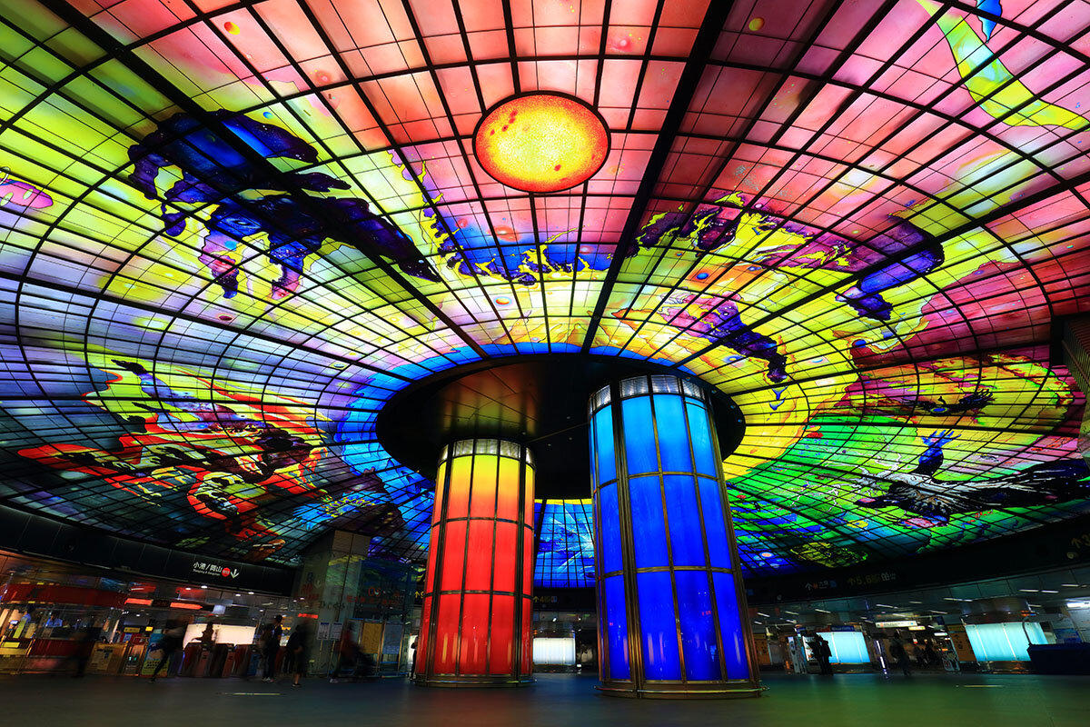 ステンドグラスアートが美しい美麗島駅の光之穹頂(光のドーム)
