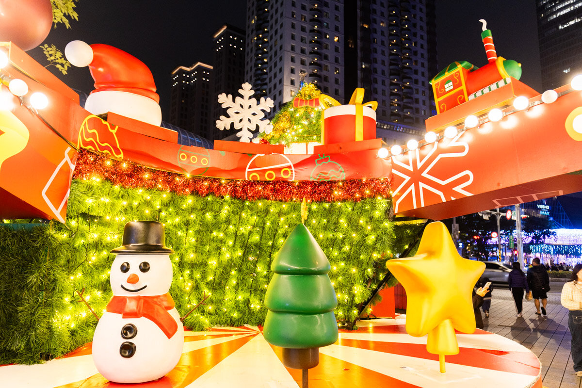 pic_christmasland202503.jpg