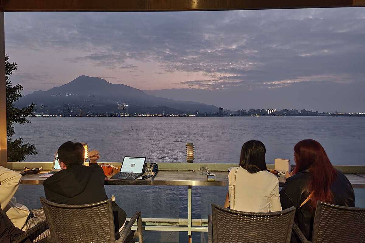 夕日を眺めながらくつろげるカフェ「淡水長堤LB Cafe」