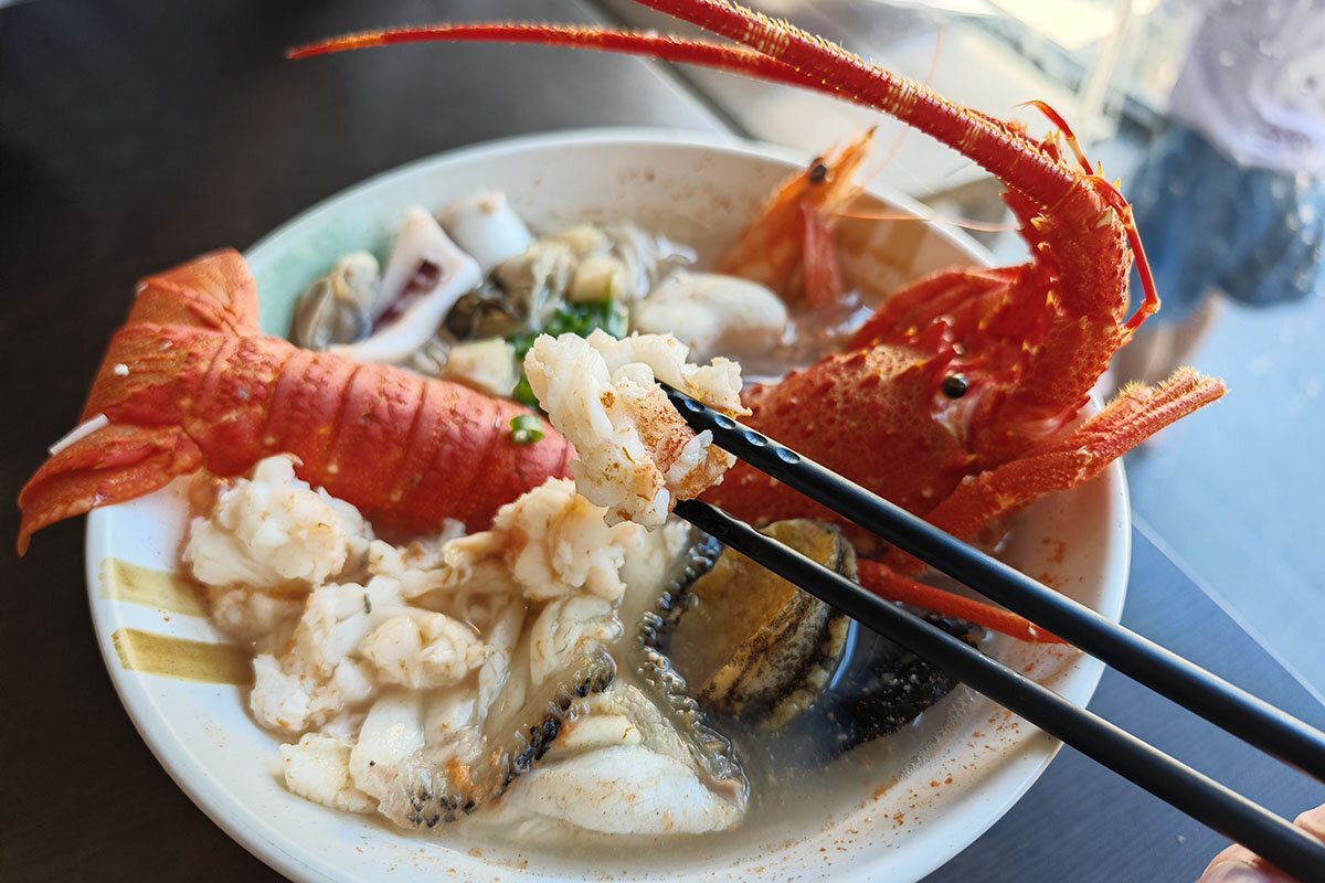 行列覚悟！ビジュアルで目を引く海鮮料理店「海城」