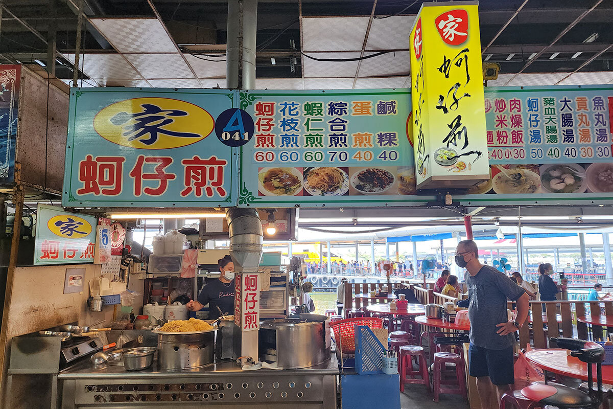 小琉球に行く前に華僑市場の「家蚵仔煎」で腹ごしらえ