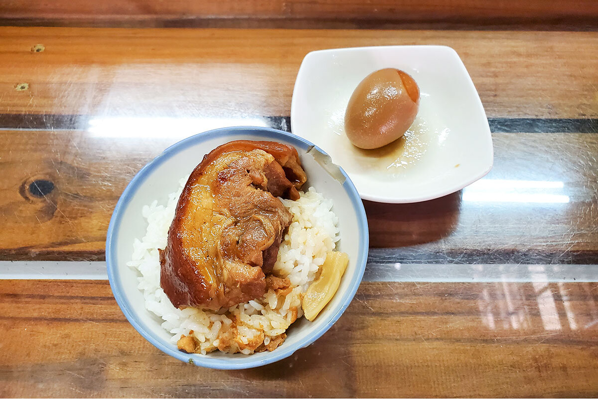 第二市場「山河魯肉飯」で食べる！トロトロの角煮がのった魯肉飯
