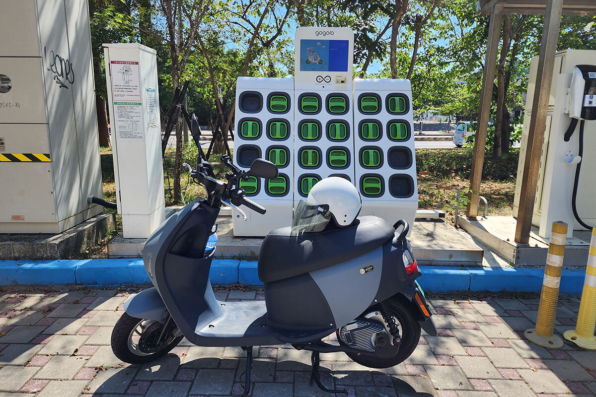台南駅前で電気バイク「Gogoro」をレンタルしました！