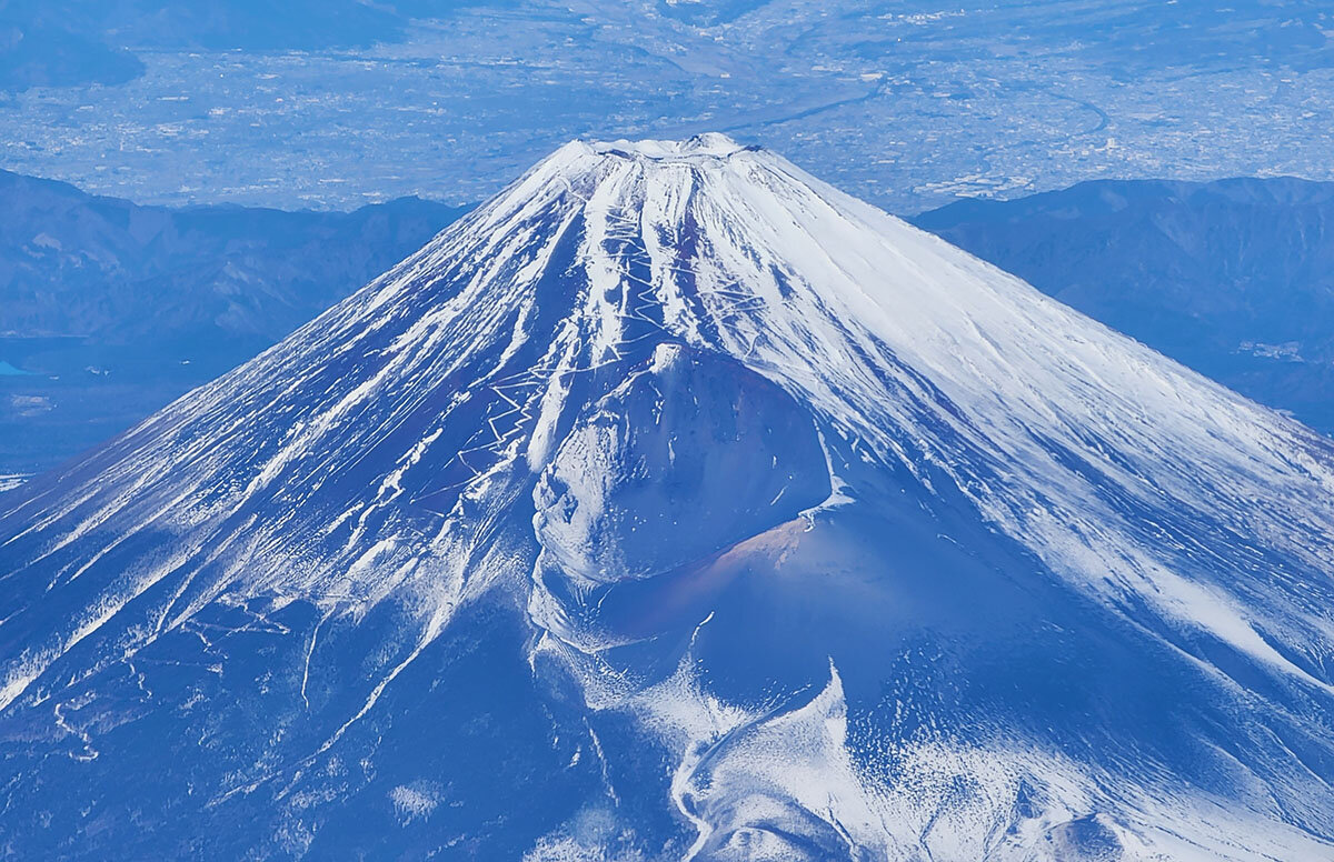 台湾に行くときに機内から富士山が見える！？どっちの座席？